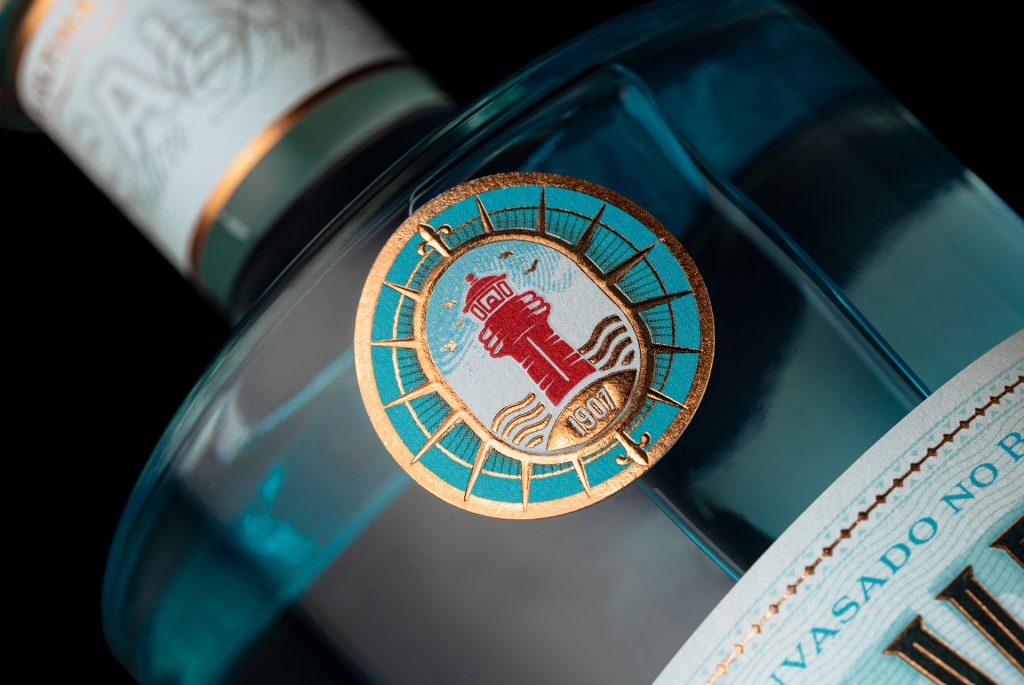 Holy Studio Designs The Packaging Of Escalvada London Dry Gin