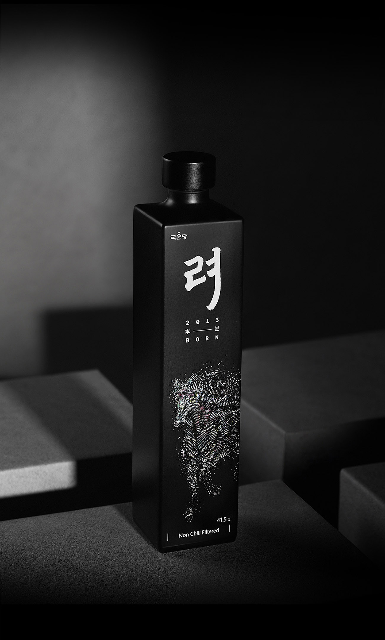 KookSoonDang's REA 2013 BORN: A Blend of Tradition and Modernity in Soju Packaging Design