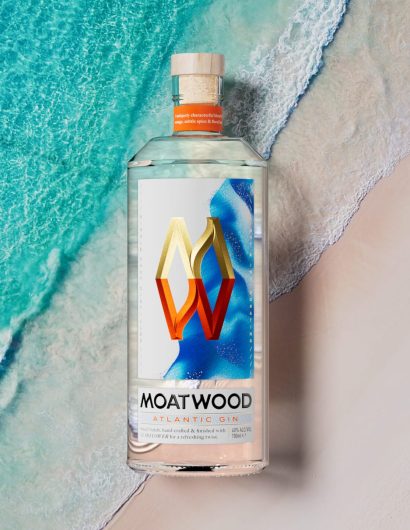 Moatwood Gin: A Fusion of Tradition and Innovation in Brand Moatwood Gin: A Fusion of Tradition and Innovation in Brand